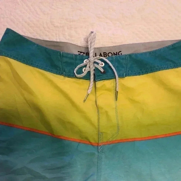 Billabong men’s swim trunks.  Size 34 - Picture 3 of 8